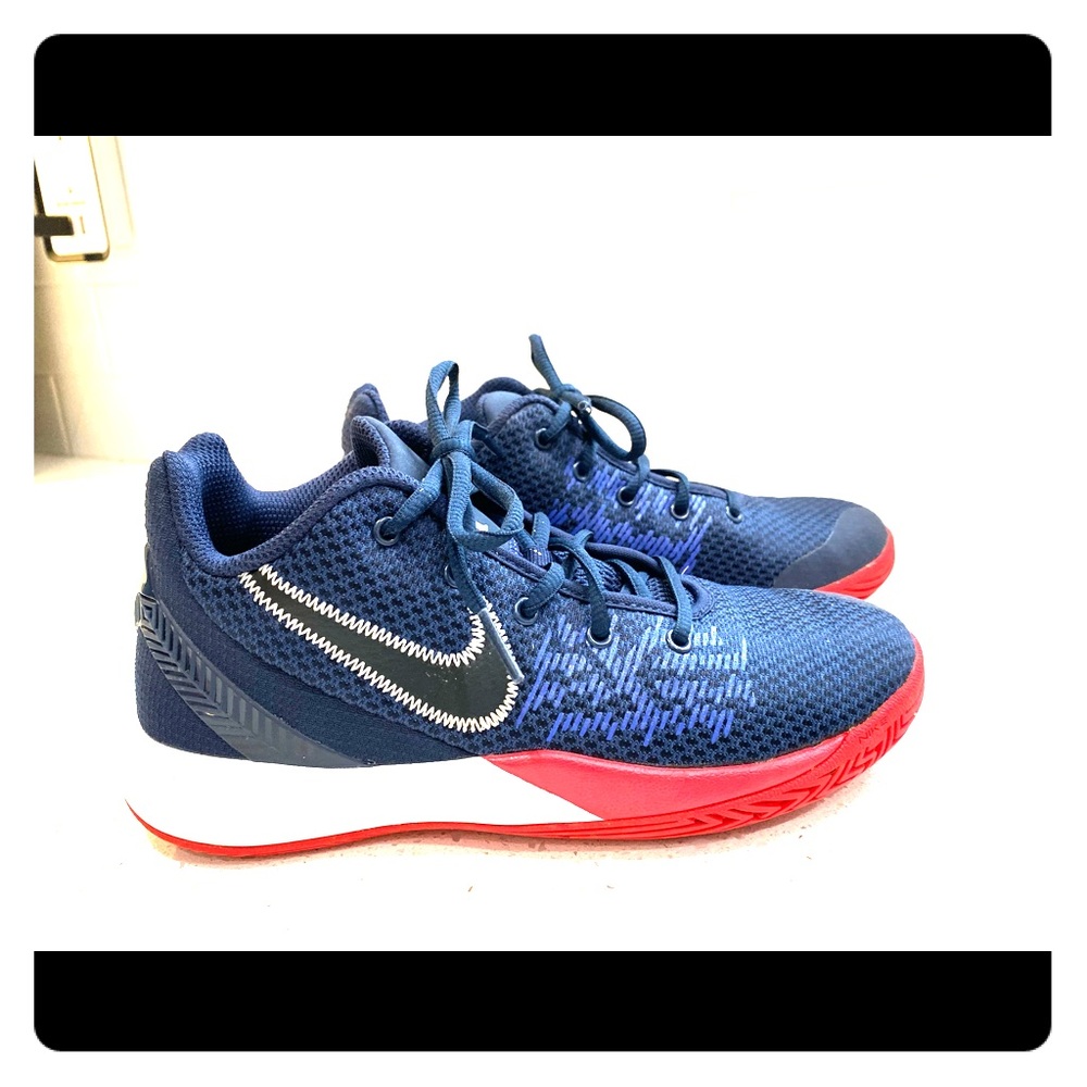 Nike Kyrie Flytrap II size 4.5 youth